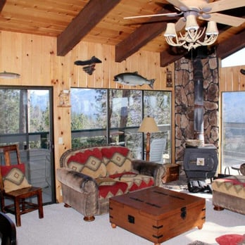 Shasta Lake Properties - LodgeView is spacious for a good sized family or group - Vacation Rentals Near Me - Lakehead, California