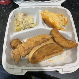 Turkey, chicken, crab, potato wedges and mash and mac 'n' cheese. (I ate the corn before I took the photo... oops)