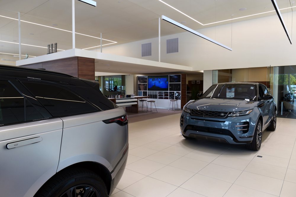 LAND ROVER LOUISVILLE Updated June 2024 13 Photos 4700 Bowling Blvd, Louisville, Kentucky