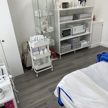 Miami Beauty Area - Facial and Retail room - Skin Care Near Me - Hallandale Beach, Florida Miami Beauty Area - Facial and Retail room - Skin Care Near Me - Hallandale Beach, Florida