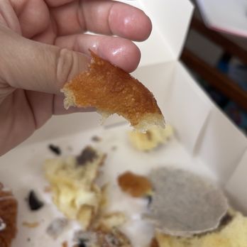 Paris Baguette - Grease from bottom of doughnut all over hands and fingers - Bakeries Near Me - Tukwila, Washington Paris Baguette - Grease from bottom of doughnut all over hands and fingers - Bakeries Near Me - Tukwila, Washington