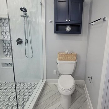 Crown Flooring - Bathroom - Flooring Near Me - Garnet Valley, Pennsylvania