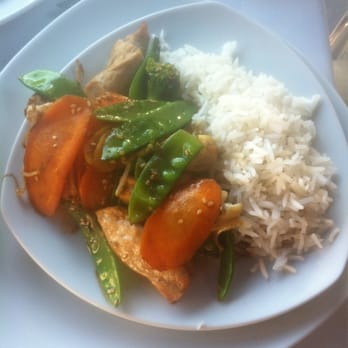 Blaustern - Small chicken stir fry (with vegetables and sesame) and rice. - Cafes Near Me - Vienna, 9
