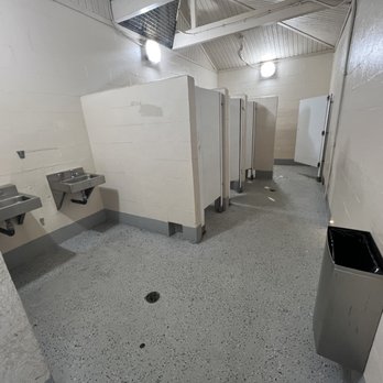 Calafia Beach - Restrooms need some TLC. - Beaches Near Me - San Clemente, California Calafia Beach - Restrooms need some TLC. - Beaches Near Me - San Clemente, California