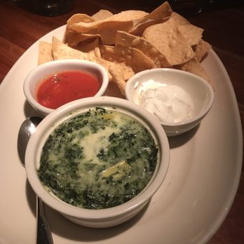 Houston's Restaurant - American Near Me - Hackensack, New Jersey