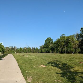 Dragonfly Park - View of the park from the sidewalk looking east - Parks Near Me - Markham, Ontario