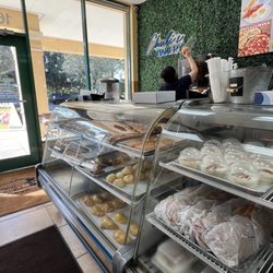 Chuli's Bakery - Inside- squeezing the oranges