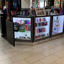 Street Talk - Kiosk in front of Apple Store in Boca Town Center Mall