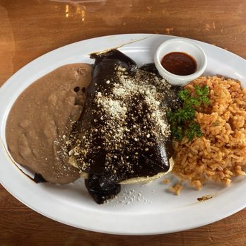 LA Oaxaca Restaurant - Enchilada de pollo con mole - Mexican Near Me - Los Angeles, California LA Oaxaca Restaurant - Enchilada de pollo con mole - Mexican Near Me - Los Angeles, California