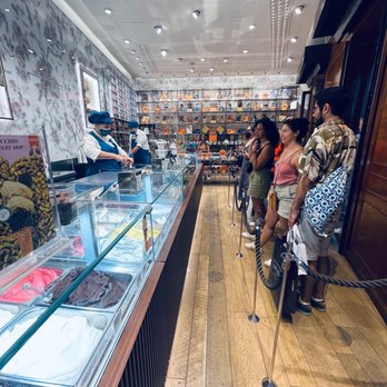Venchi - Chocolatiers & Shops Near Me - Rome, RM