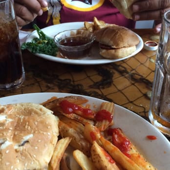 Sea Shanty - Burger and pastrami fries are good! - New American Near Me - Cayucos, California