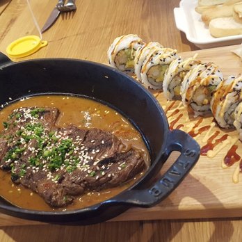 Earls Kitchen + Bar - Sushi & Steak! - New American Near Me - Orlando, Florida
