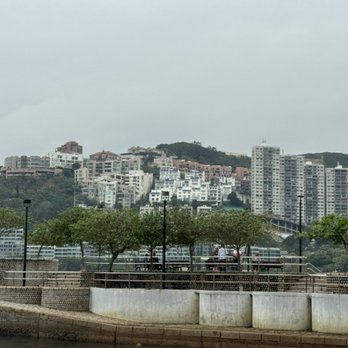 淺水灣 - So many LUXURY high rises are located here as Repulse Bay is a haven for the wealthy families or celebrities - Beaches Near Me - Hong Kong, HK