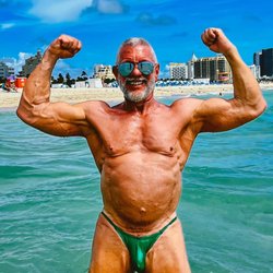 Worthington Guest House - Flexing at the beach. (Wasn't there very long. Didn't want tan lines.)