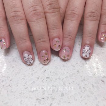 Gradient Nail - By Julia - Nail Salons Near Me - Honolulu, Hawaii