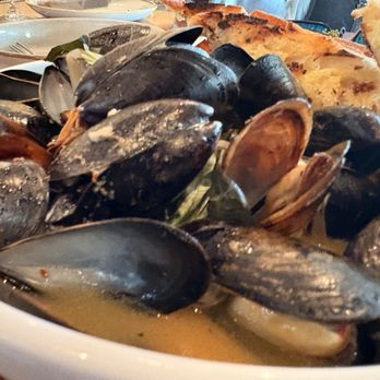 Sixty Vines - Mussels - New American Near Me - Orlando, Florida Sixty Vines - Mussels - New American Near Me - Orlando, Florida