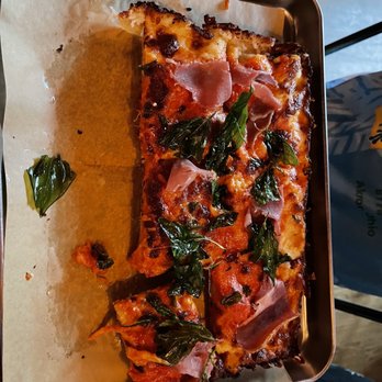 Bar Sera - Fayette Detroit style pizza - New American Near Me - Conshohocken, Pennsylvania