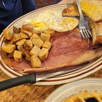 Trish's Mountain Diner - Breakfast & Brunch Near Me - Gatlinburg, Tennessee