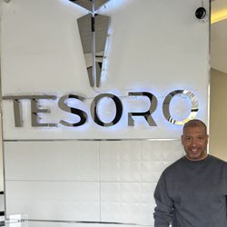 Tesoro Salon - Front Entrance