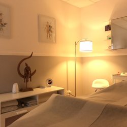 Taproot Acupuncture & Herbs - Our treatment rooms are clean and tidy and comforting.  We aim to create an environment that compliments our medicine.