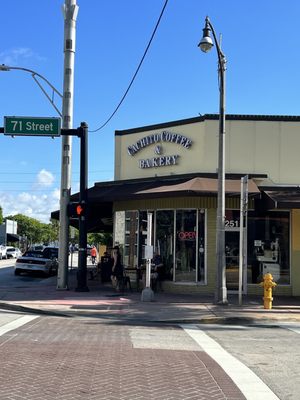 Cachito Coffee and Bakery | Lunch | Breakfast | Empanadas by null