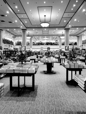 Barnes & Noble by null