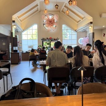 Naoki - Interior of Restaurant - Sushi Bars Near Me - Sacramento, California