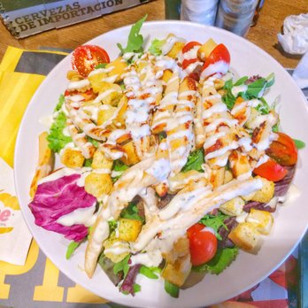El Pibe - Ensalada Mizu (6,20 euros) - lots of toppings and impossible to finish in one go! - Burgers Near Me - Barcelona, B El Pibe - Ensalada Mizu (6,20 euros) - lots of toppings and impossible to finish in one go! - Burgers Near Me - Barcelona, B