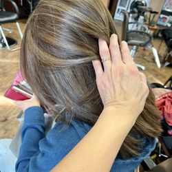 Cutie Salon - COLOR BY ANNIE