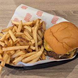 Big Bam Burger - Cheeseburger with fries