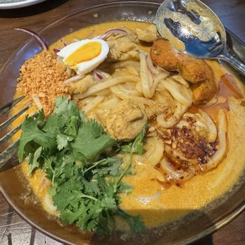 Teakwood - GARDEN GREEN CURRY - Burmese Near Me - San Francisco, California
