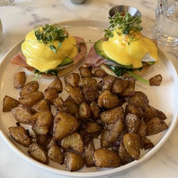 Burnt Orange - Classic Eggs Benny - Breakfast & Brunch Near Me - Burnaby, British Columbia