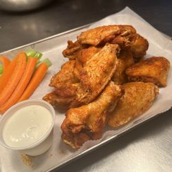Anchors Aweigh Dive Bar - Wings