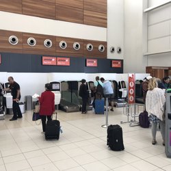 Adelaide Airport - Automated baggage drop and check in with Jetstar