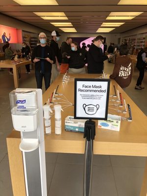 Apple Leawood by null