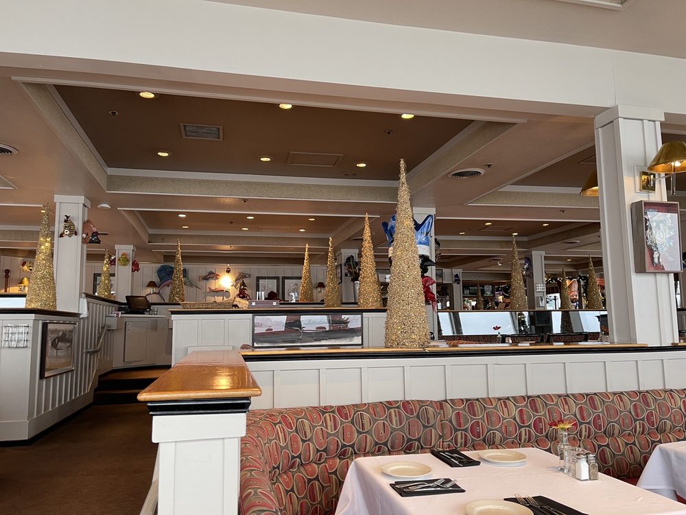 Salty's Waterfront Seafood Grills