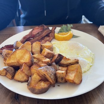 McKay Cottage Restaurant - Eggs, bacon, potatoes and a side of toast - American Near Me - Bend, Oregon