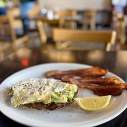 Avocado egg toast & bacon