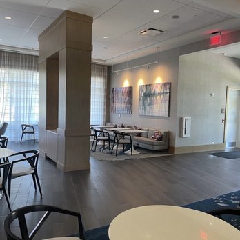 Hampton Inn & Suites Teaneck Glenpointe - Hotels Near Me - Teaneck, New Jersey