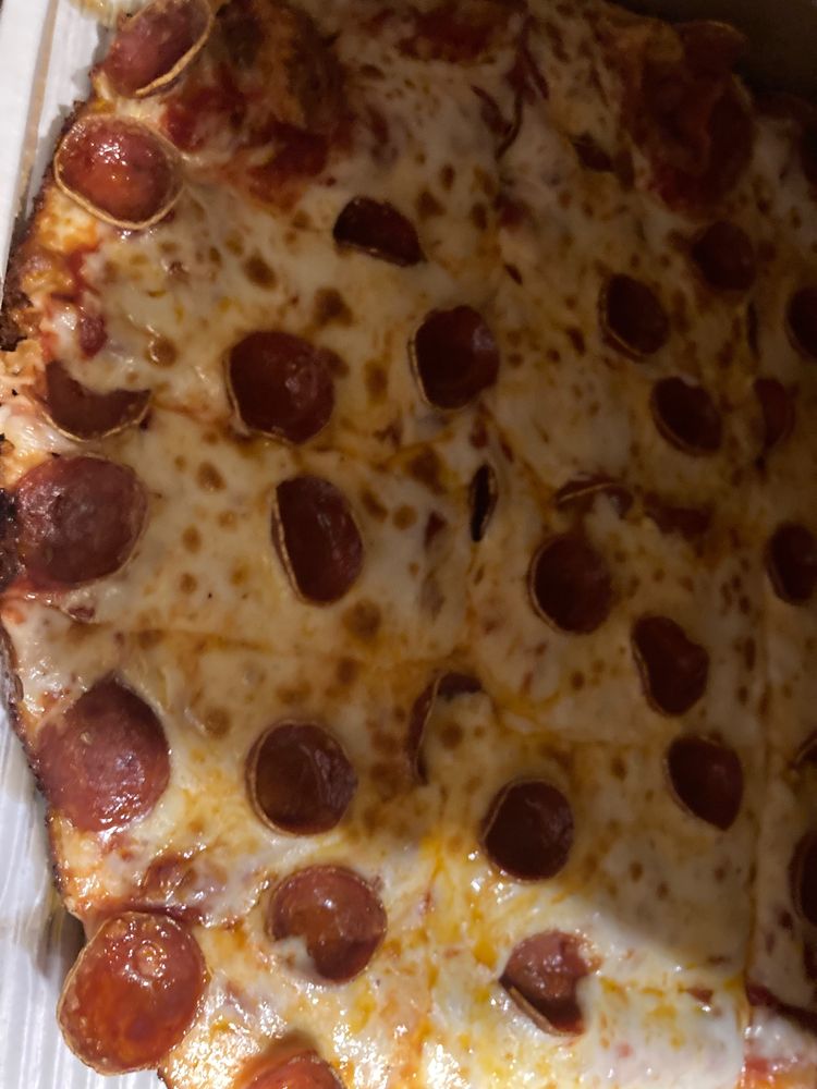 Amici's Pizza Logo