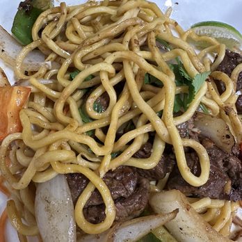 Pho Hoang - Half eaten garlic noodles and cubed beef - Vietnamese Near Me - Vallejo, California