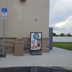 7-Eleven - Gulp and pizza deal
