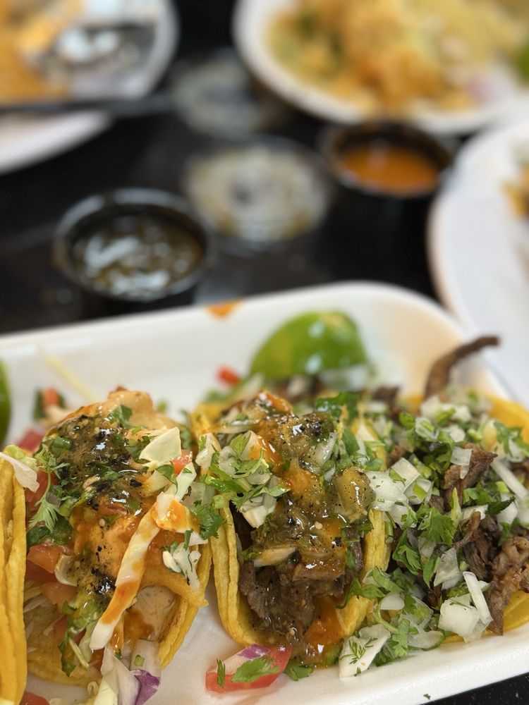 La Victoria Tacos y Mariscos Restaurante