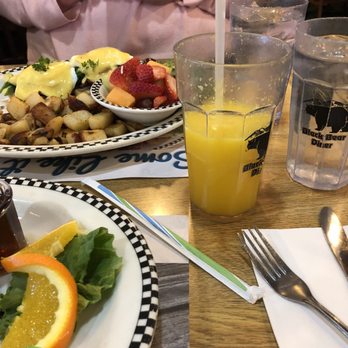 Black Bear Diner Beaverton - American Near Me - Beaverton, Oregon