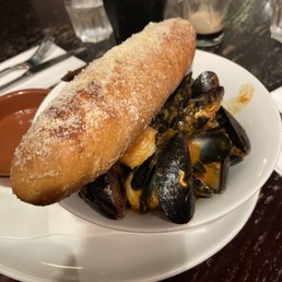 Prawns and mussels with a delicious cheesy bread