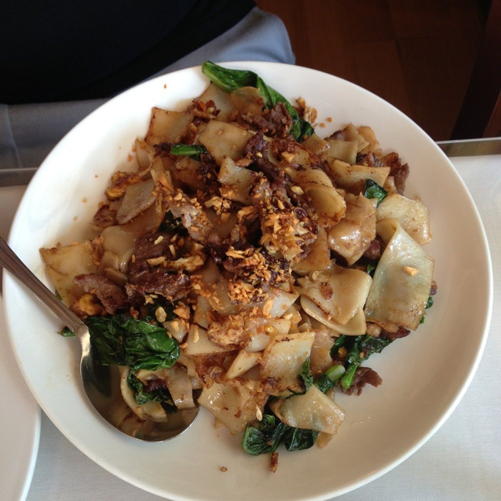 Siam Square - Hubby ordered the pad se ew with beef - Thai Near Me - Honolulu, Hawaii Siam Square - Hubby ordered the pad se ew with beef - Thai Near Me - Honolulu, Hawaii