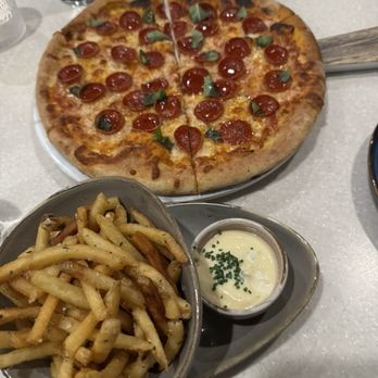 Salted Edge - hot honey pizza and truffle fries - Steakhouses Near Me - Waterloo, Nebraska
