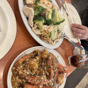 Restaurant Beijing - Black bean lobster and chow mein - Chinese Near Me - Montreal, Quebec