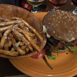 Bombur's Bacon Cheeseburger and Queso Fries Bombur's Bacon Cheeseburger and Queso Fries