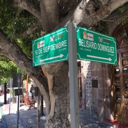 Peluqueria Star - Intersection close to entry (official address lists a different intersection)